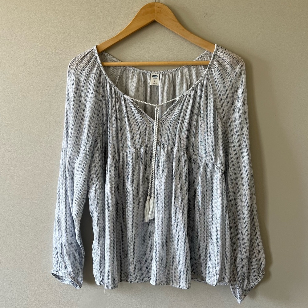 Old Navy Womens Large White and Blue Long Sleeve Flowy Blouse